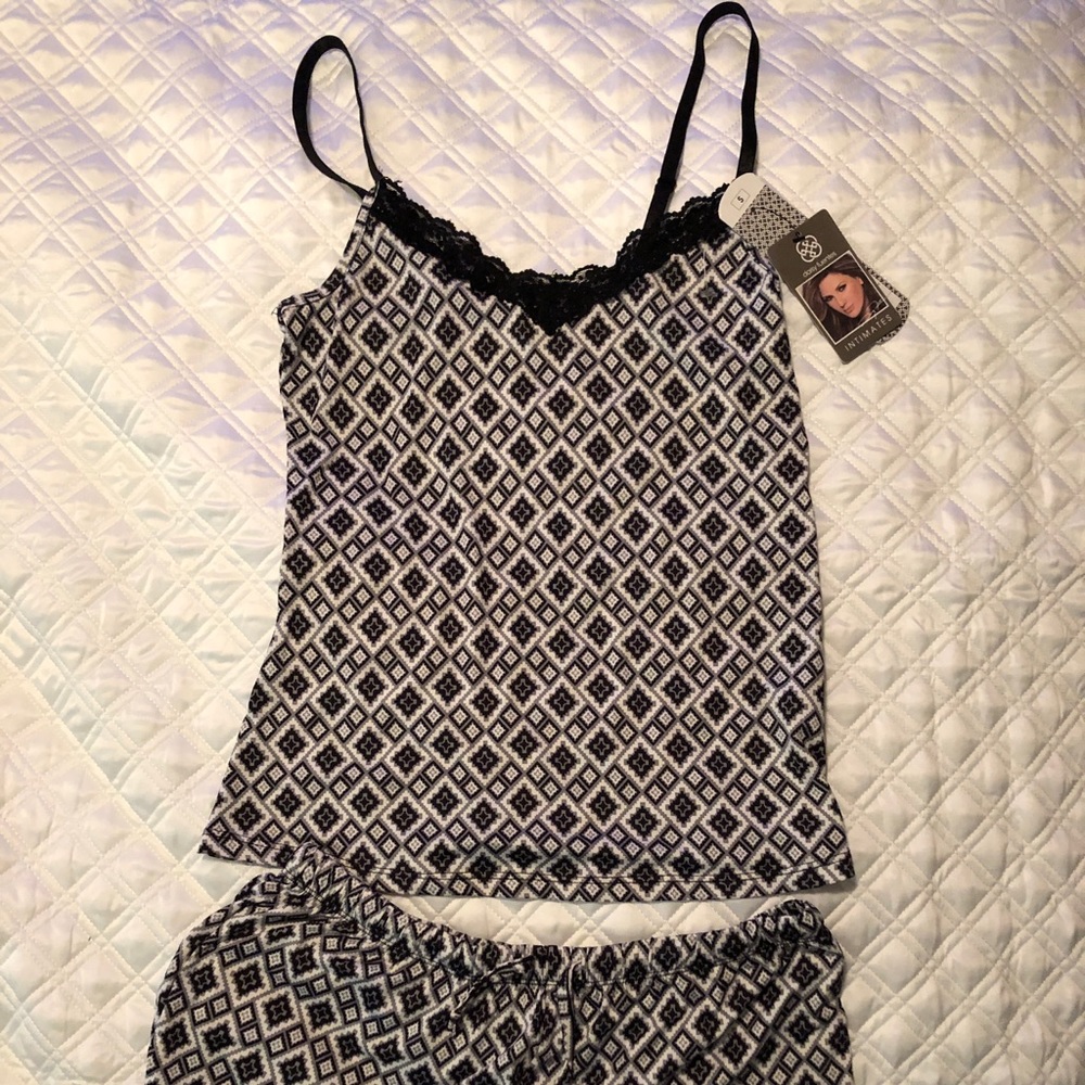 Daisy Fuentes Pajama Set
